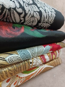 名古屋帯 5本 まとめ売り 黒地 帯 素材色々 柄色々 刺繍 花柄 鮮やか 古布 和 リメイク 素材 ハンドメイド 材料 古着 和柄 手芸用品 生地