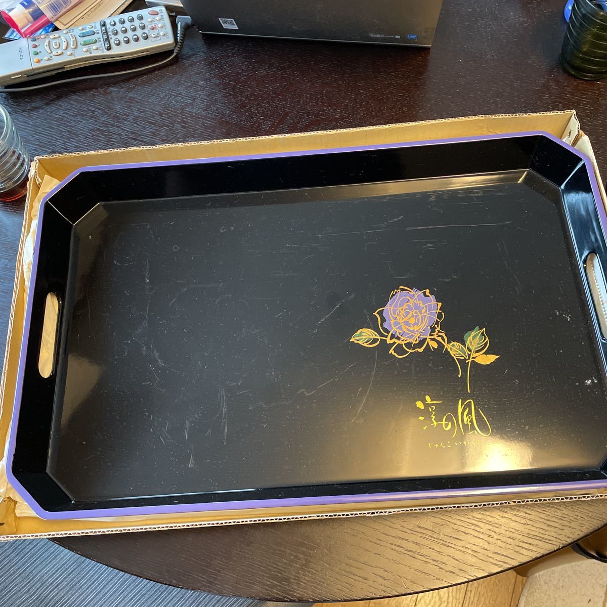 お盆　長方形　横48センチ　縦30センチ　裏に贈答元名入