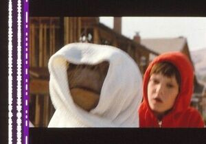 Ｅ.Ｔ. 35mm映画フィルム ヘンリートーマス ドリューバリモア スティーヴンスピルバーグ監督 ★E.T. THE EXTRA-TERRESTRIAL 連続５コマ