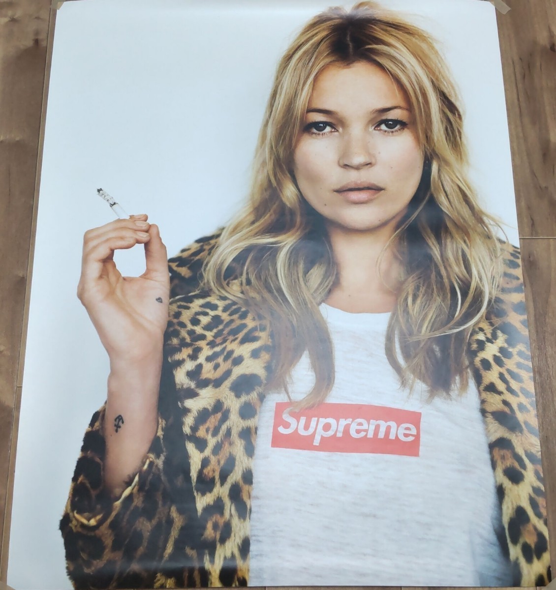 ヤフオク! -「ケイトモス supreme ポスター」の落札相場・落札価格