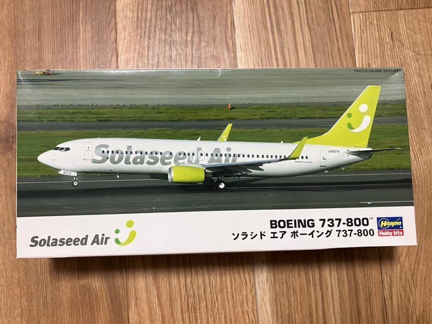 素敵な ソラシドエアエア 737-800 1:100 スケール 木製スタンド 航空機