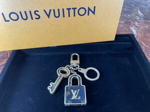  Louis Vuitton key chain bekou