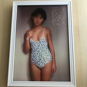 kj ★額装品★ 斉藤慶子 グラビア セクシー 美乳 水着 貴重写真 A4サイズ額入り ポスター風デザイン 癒し キャンギャル