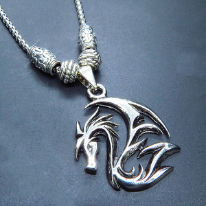 Art hand Auction Silver color Flying Dragon Dragon motif pendant necklace Zinc alloy plated Stainless steel chain, Handmade, Accessories (for women), necklace, pendant, choker