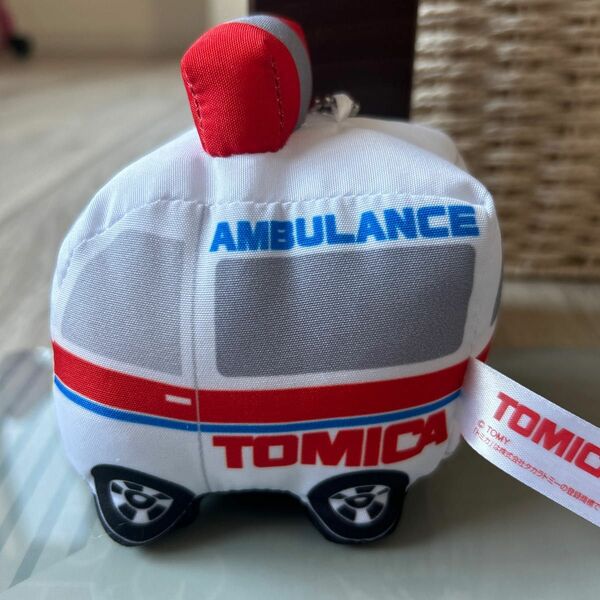 トミカ　はたらくくるまのマスコット　救急車