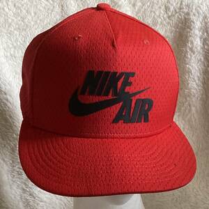 程度良好キャップ♪【NIKE AIR ナイキエアー】赤色メッシュ仕様スナップバックCAP帽子/フリーサイズ/男女OKユニセックス仕様/早い者勝ち♪