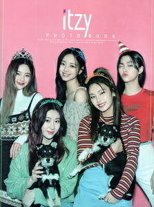 ITZY イッチ グッズ 写真集 Premium Photo Book 大型 写真集 新作写真