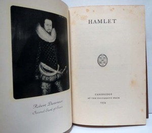 HAMLET/Shakespeare ◆ CAMBRIDGE AT THE UNIVERSITY PRESS 1954