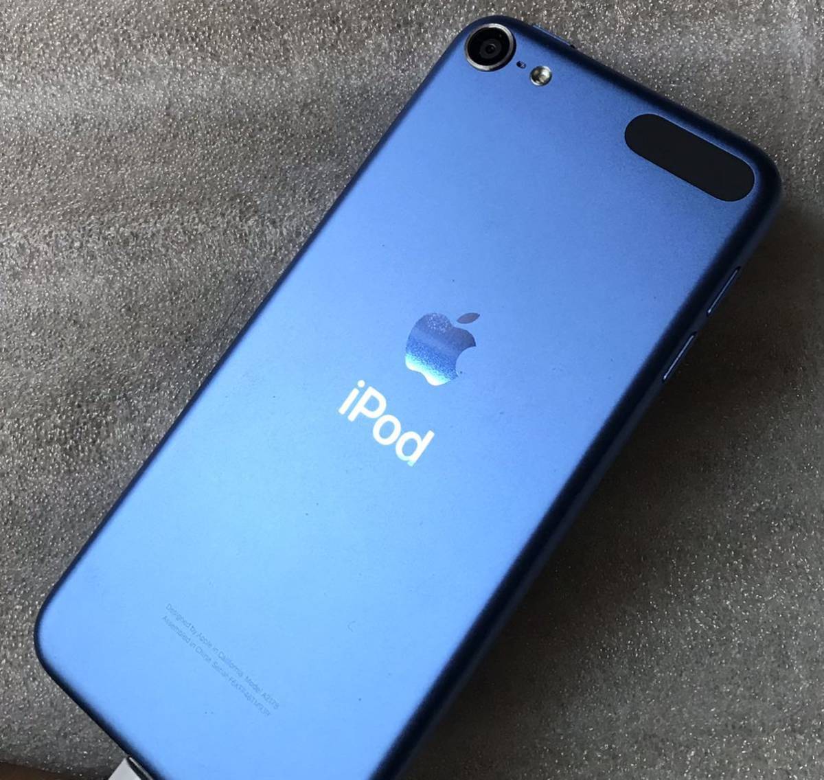 あす楽対応】 touch iPod 【極美品/返品保証】 32G MVHW2J 第7世代