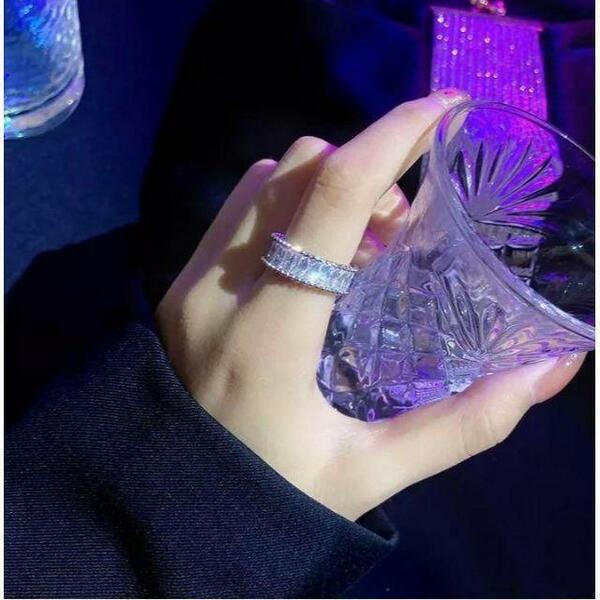 クリスタルジルコンリング　指輪　レディース　韓国　サイズフリー　シルバー　クリア　アクセサリー　ファッション　華奢　新品