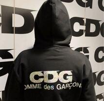 クリスマス限定品 完売品　コムデギャルソン CDG　ロゴ　フロントスウェットジップ パーカー　サイズM_画像1