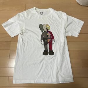 カウズ Tシャツ KAWS ユニクロ コラボTシャツ kaws セサミストリート Tee 半袖Tシャツ UT UNIQLO