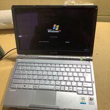 SONY VAIO ノートパソコン WindowsXP中古品一般通電まで済みです。ワレ液晶にじみ少々有り_画像2