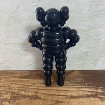 【新品未使用 KAWS CHUM 2002 500体限定 直筆サイン入り 黒 ブラック 360 TOY GROUP KAWS ONE購入 正規品 暗所保管品 カウズ フィギュア】_画像6