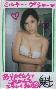 ◎貴重！Gカップ 巨乳グラビアアイドル【中嶋魁】(なかじまかい)直筆サイン＆コメント入り撮影現場 生チェキ 極小白ランジェリーver.