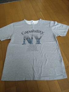 ・即決　中古　グレーの半袖Tシャツ（L)