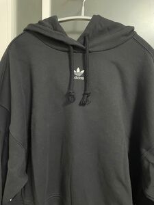 adidas (アディダス)ワンポイントフードパーカー