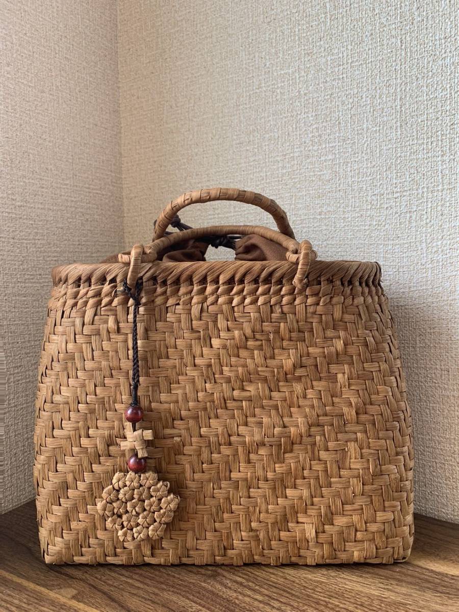 山葡萄 手作り かごバッグ 網代編み 細ひご チャーム付き|PayPayフリマ