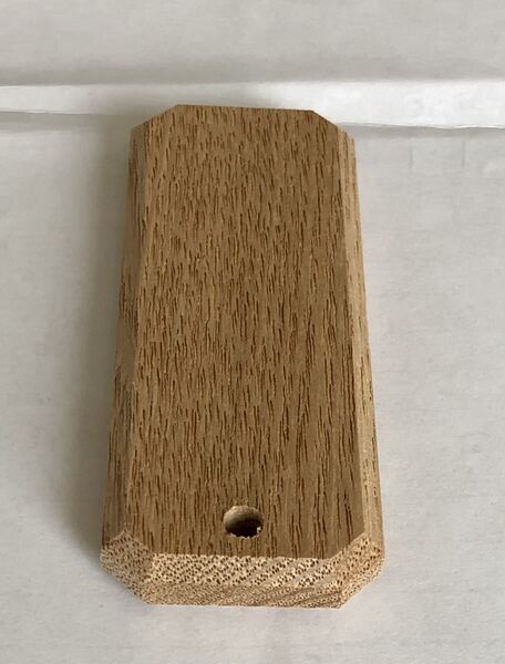 天然木 国産タモ札材 穴付き80×30×8.2板材1枚 縁起物 木札 祭り用品 ハンドクラフト 日曜大工 模型 工作用 素材
