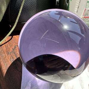 おしゃれなガラス玉？それとも水晶？ 紫色のにくいやつ とても綺麗です。の画像2