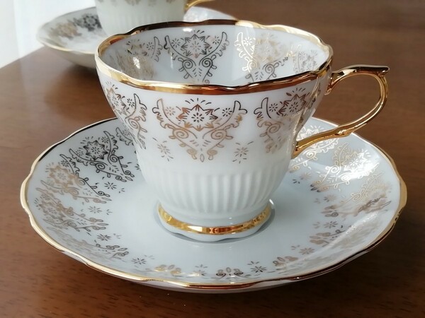 カップ&ソーサー 2客 セット 金彩 ホワイト ティーカップ アンティーク Antique Teacup 送料込み