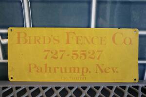 ビンテージ　BIRD'S　FENCE　フェンス　看板　プレート　メタルサイン　アメリカ製　世田谷ベース　インテリア　ガレージ　カリフォルニア