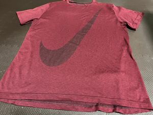 美品NIKE DRI-FIT渋めの赤、ロゴ黒、半袖ストレッチトップス　サイズL