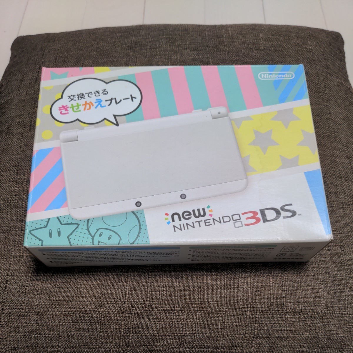 美品】Newニンテンドー3DS ホワイト きせかえプレートは未使用品