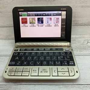 美品▲電子辞書 総合モデル XD-Z6500GD ケース付き 英語学習 俳句 健康 料理▲A09の画像2