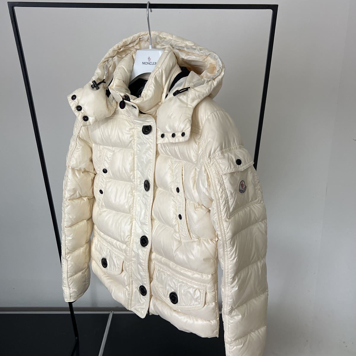 モンクレール MONCLER NESEA ネセア ホワイト1 フリルダウン｜PayPayフリマ