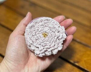 コインケース　小物入れ　手編み　お花の花びら丸いファスナーポーチプレゼントに