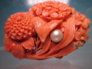 【江月】アンティーク・本珊瑚 本真珠飾り紫陽花と菊花彫刻の帯留め 18,42g