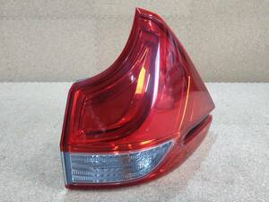 【美品】ホンダ フリード ハイブリッド GB7 GB8 右テールランプ LED KOITO コイト 220-62201 33500-TDK-N01 打刻印 N0【R5-2213B-Ｋ】