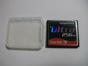 ケース付き　ヨゴレあり　256MB　メガバイト　CFカード　SanDisk　ultra　フォーマット済み　メモリーカード　コンパクトフラッシュ