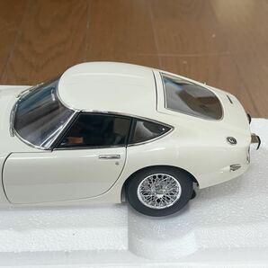 売切 新品同様 オートアート 1/18 トヨタ2000GT ワイヤースポークホイールバージョン ホワイト AUTOart 78754 TOYOTA2000GT 箱付 ミニカーの画像4