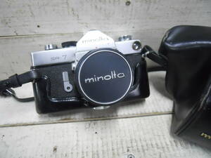 M9482 カメラ minolta SR-7 ROKKOR-PF 1:1.8 f=55mm シャッターOK 傷汚有り 動作チェック無 60サイズ(0505)
