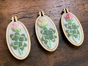 刺繍枠のインテリア　お花刺繍　キーホルダー　ハンドメイド