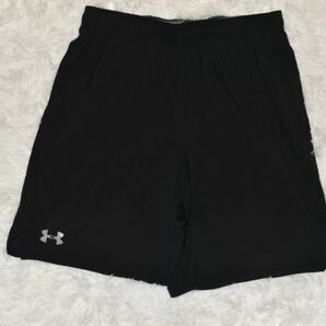 ⑧★アンダーアーマー★UNDER ARMOUR★ 人気の黒 ２ポケットのハーフパンツゴム＆紐付き 薄手柔らか素材のショート短パンML/W77～89の画像1