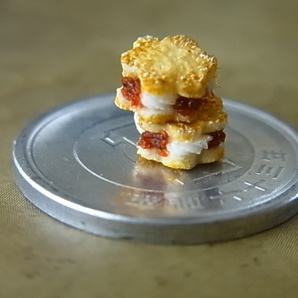 ミニチュアドールハウス ミニチュア焼き菓子 カスタムブライス の小物にも焼き菓子ギフト アンティーク木箱 クリームサンド ベイクの画像2