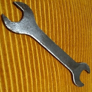  maintenance for tool combination wrench Manufacturers unknown size inscription 14-16mm. total length 122mm. thickness 3.1mm. combination wrench Britain car?