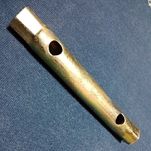 メーカー不明 車載工具 整備用工具　プラグレンチ　plug　wrench サイズ表記10-12mm. 全長120.8mm. ユニクロ鍍金　_画像1