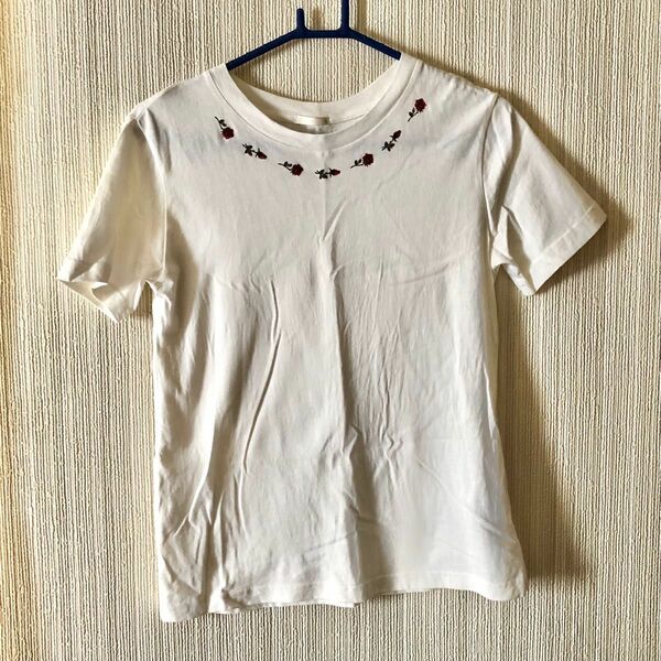 GU グラフィックT 半袖 ネックフラワー Sサイズ オフホワイト Tシャツ カットソー トップス ジーユー ポイント消化 花柄