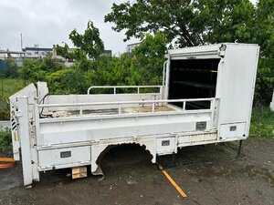 【中古】パワーゲート　3ｔ　中型　トラック　荷台　自動　シャッター付き　収納庫付き　ボディ
