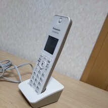 送料無料即決　パナソニック　増設用子機KX-FKD404-W2　　専用充電器付属　Panasonic　親機との増設確認、内線通話確認済　3　_画像2