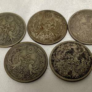 日本貨幣② 小型50銭銀貨5枚 並品の画像1