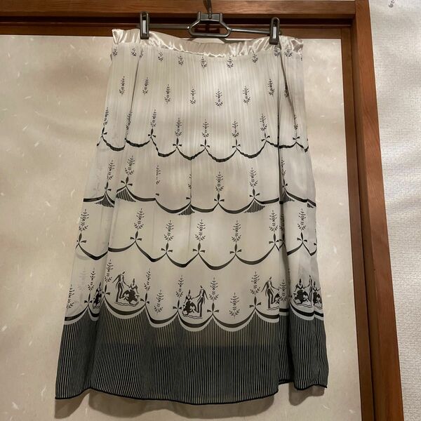【最終SALE】メルヘン柄のプリーツスカート