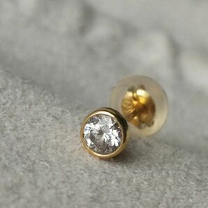 オレフィーチェ ダイヤモンド ヌード ピアスK18YG 0.1ct 片耳のみ