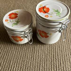  Showa Retro airtight container Vintage 2. floral print preservation container .. container 