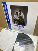 美盤LP帯付！ジョン ヒックス John Hicks Trio / East Side Blues DIW DIW-8028 アナログ盤レコード CURTIS LUNDY 1988 JAPAN 1ST PRESS NM_画像1