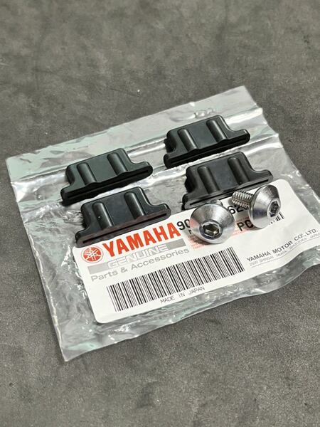 XJR400 サイドカバー取り付けゴム(ボルト付き)純正 新品 XJR400R XJR400S
